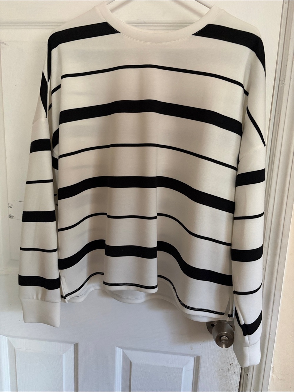 NWOT CABLE & Gauge Black and White Striped Pullover Sweatshirt, size XL.